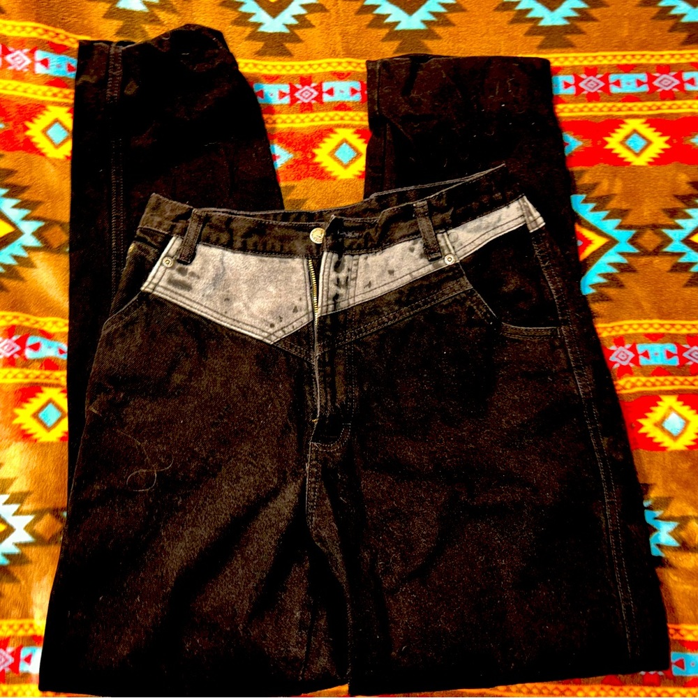 Vintage high-rise Rockies these fit like a size 29.